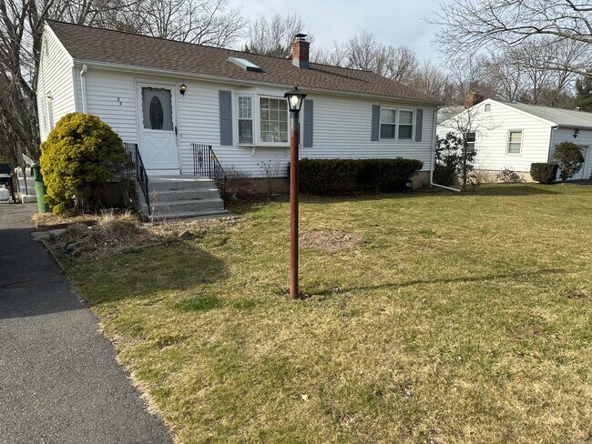 Foto del edificio - 33 Deer Run Rd