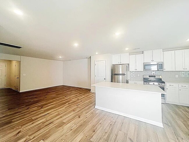 Building Photo - 922 Powder Crk Dr