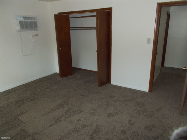 Building Photo - 18555 Hickory Ct