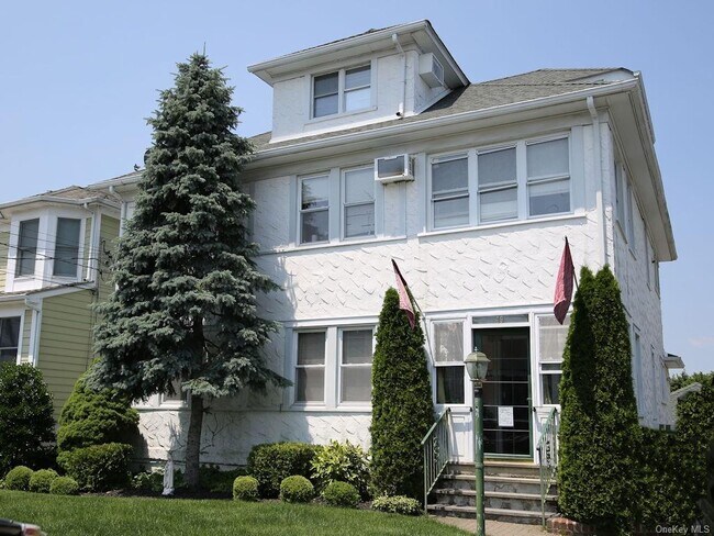 Building Photo - 49 Park Ave