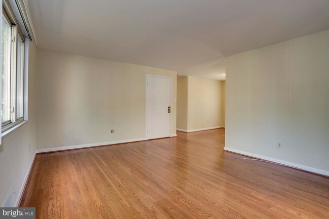 Foto del edificio - 4510 Washington Blvd