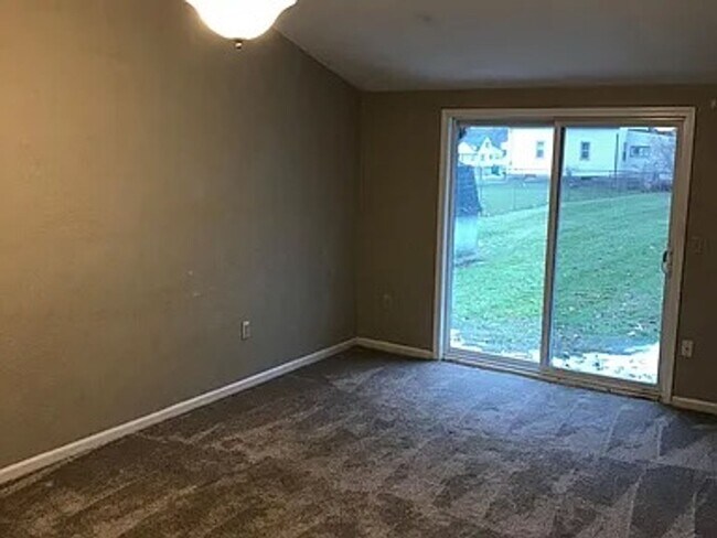 Building Photo - Section 8 Approved | Charming 3 Bed / 1 Bath Home in Lansing