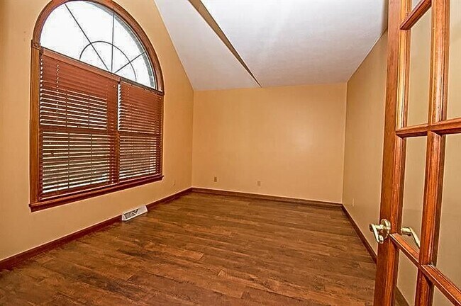 Building Photo - 607 Golden Ridge Ct