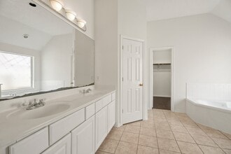 Building Photo - 3303 Hickory Knoll Dr