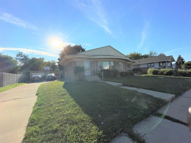 Foto del edificio - 1324 Lathrop Ave
