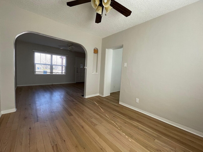 Building Photo - 2405 N Kansas St