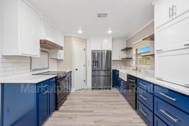 Building Photo - 6861 Oyster Dr
