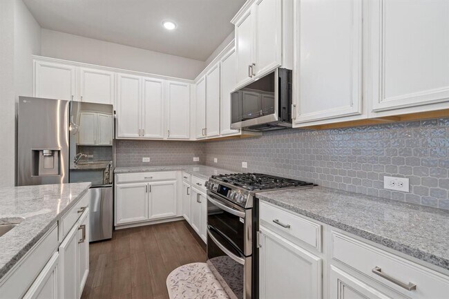 Building Photo - 27022 Brighton Valley Way