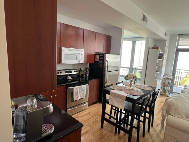 Foto del edificio - 565 W Quincy St