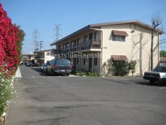 Building Photo - 6112 Vineland Ave