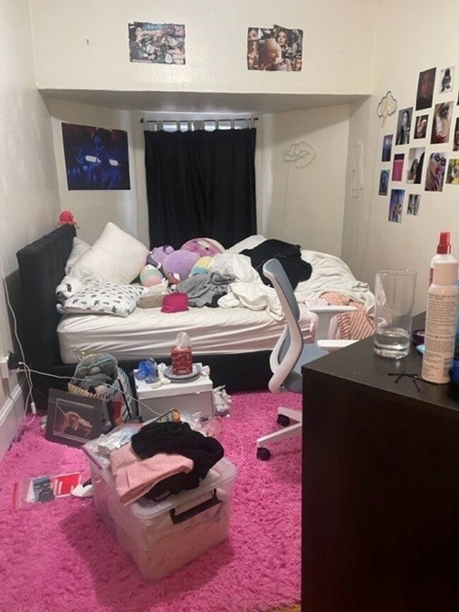 Building Photo - 3 Bedroom