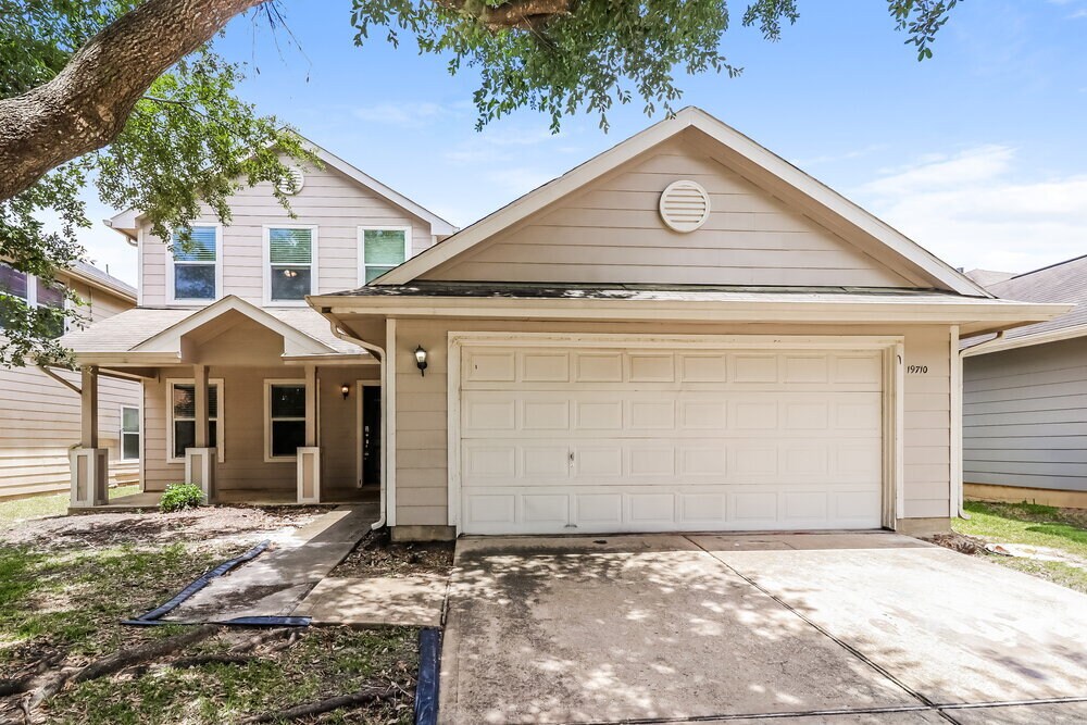 Foto principal - 19710 Rocky Shores Dr
