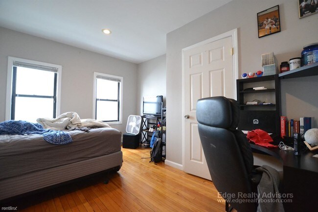 Foto del edificio - 117-119 Glenville Ave
