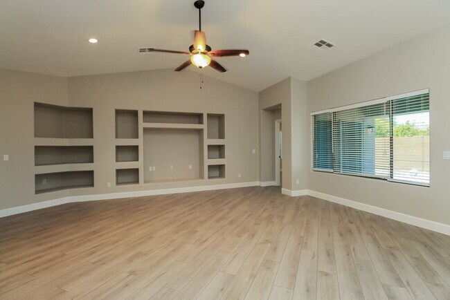 Building Photo - 1846 W Half Moon Cir