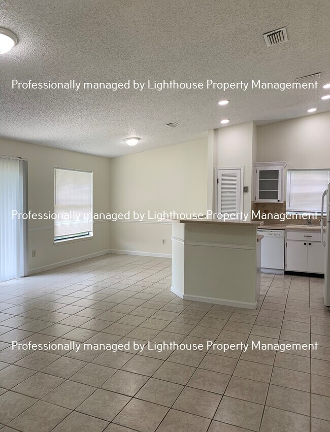 Building Photo - 1428 Kingfisher Ln N