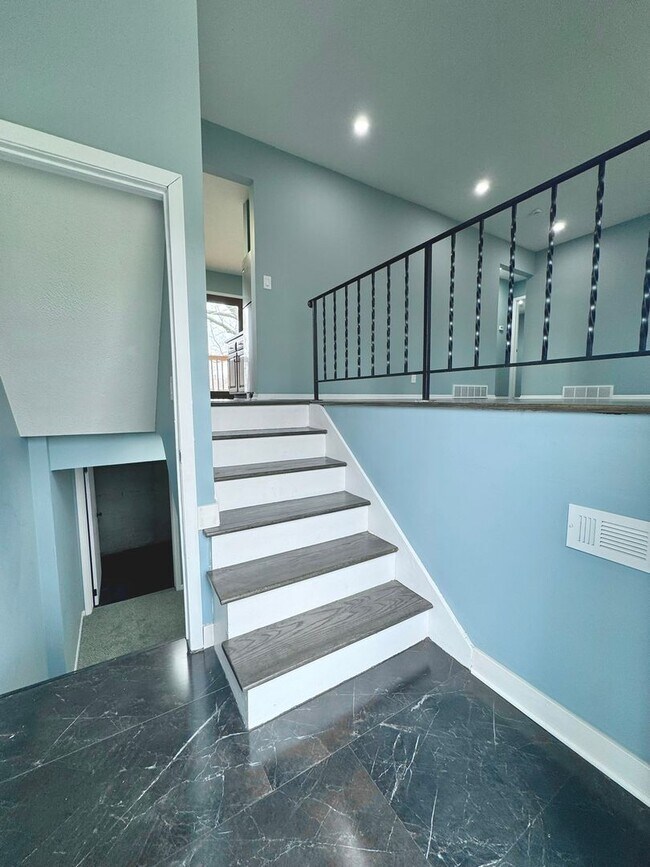 Building Photo - Remodeled 3 bed, 2 bath Millard home