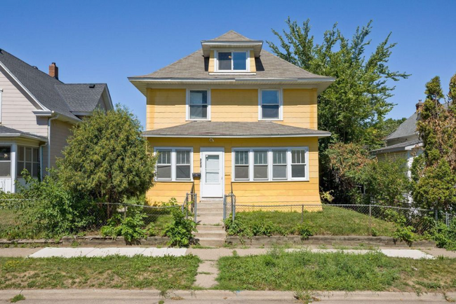 Building Photo - 223 Robie St E