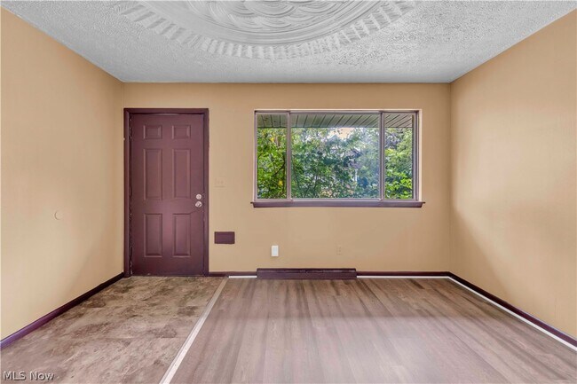Building Photo - 1143 Santee Ave