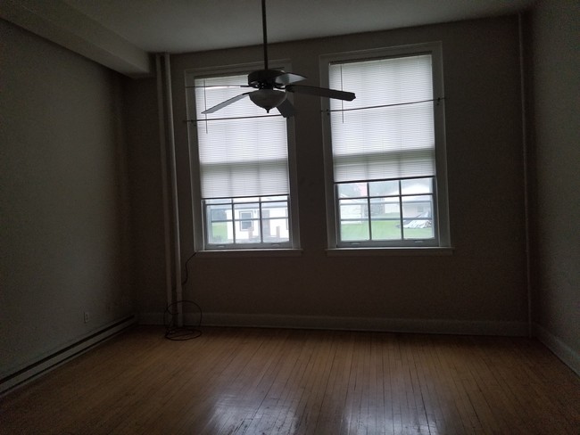 Building Photo - 227 W Wapello St
