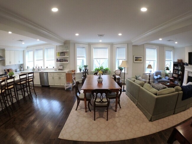 Foto del edificio - HOT BROOKLINE LISTING!!!!!