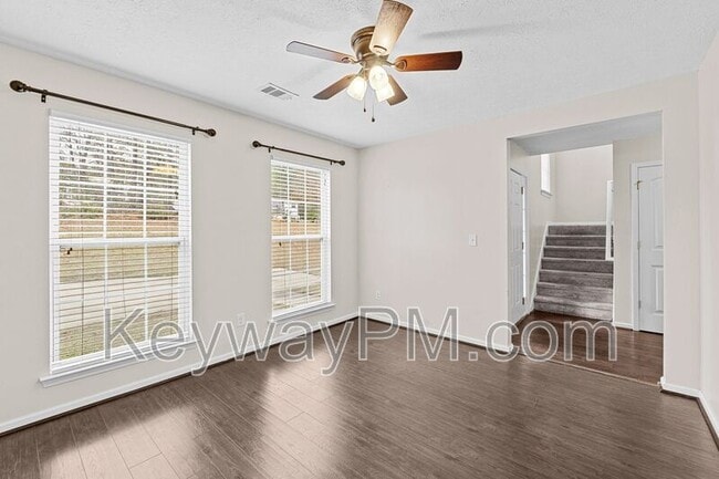 Foto del edificio - 1468 Collins Dr