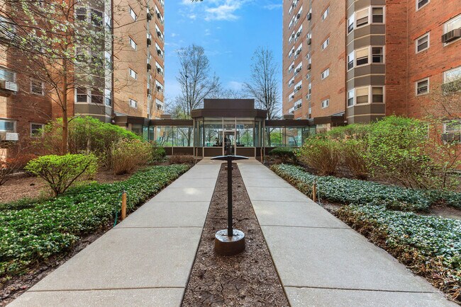 Foto del edificio - 4960 N Marine Dr