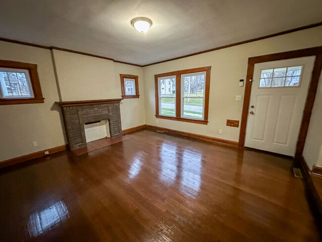 Building Photo - 650 Clearmount Dr