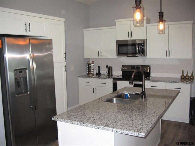 Foto del edificio - 3031 Lakeside Dr