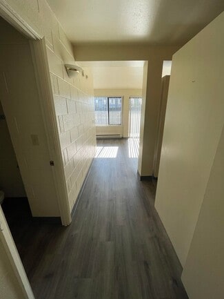 Building Photo - 1811 Summit Ave