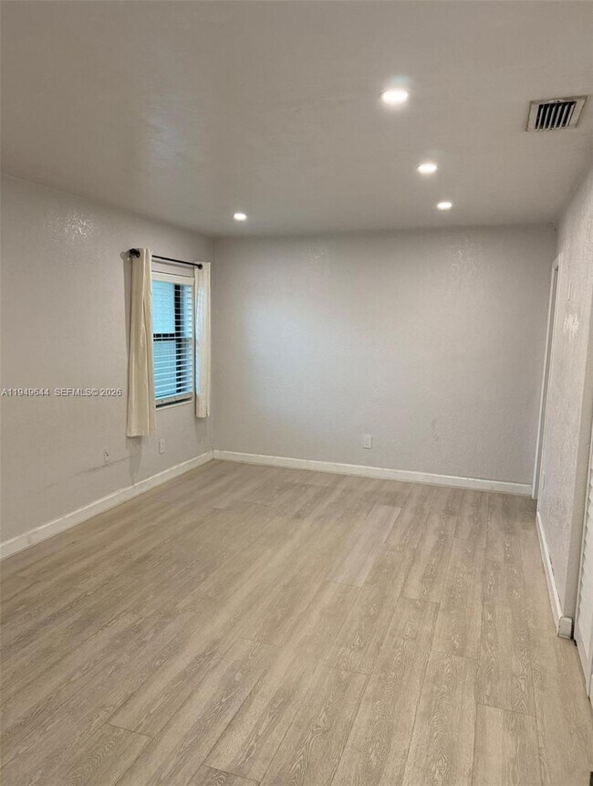 Building Photo - 11220 SW 125th Pl