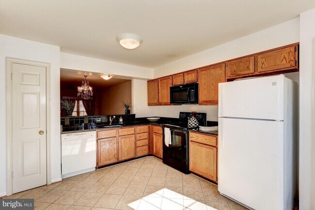 Building Photo - 1329 Templeton Pl
