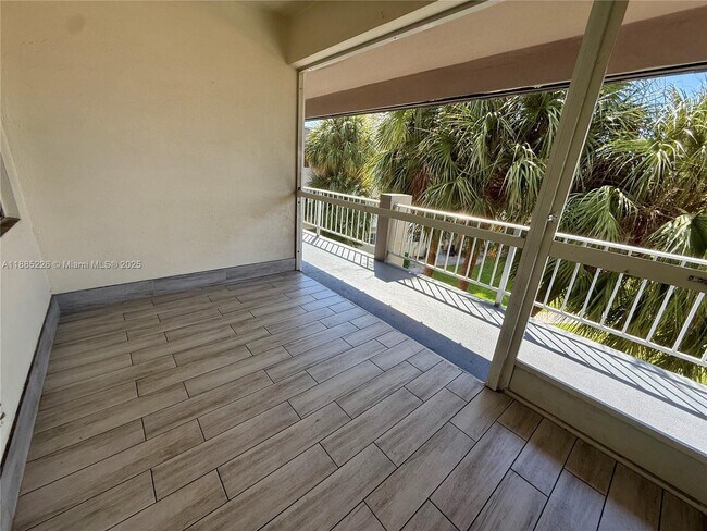 Foto del edificio - 250 Layne Blvd