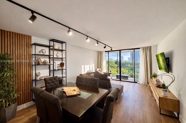 Foto del edificio - 3401 N Country Club Dr