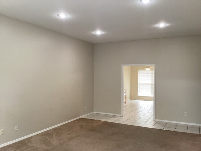 Bonitos techos altos - 5408 S Y St