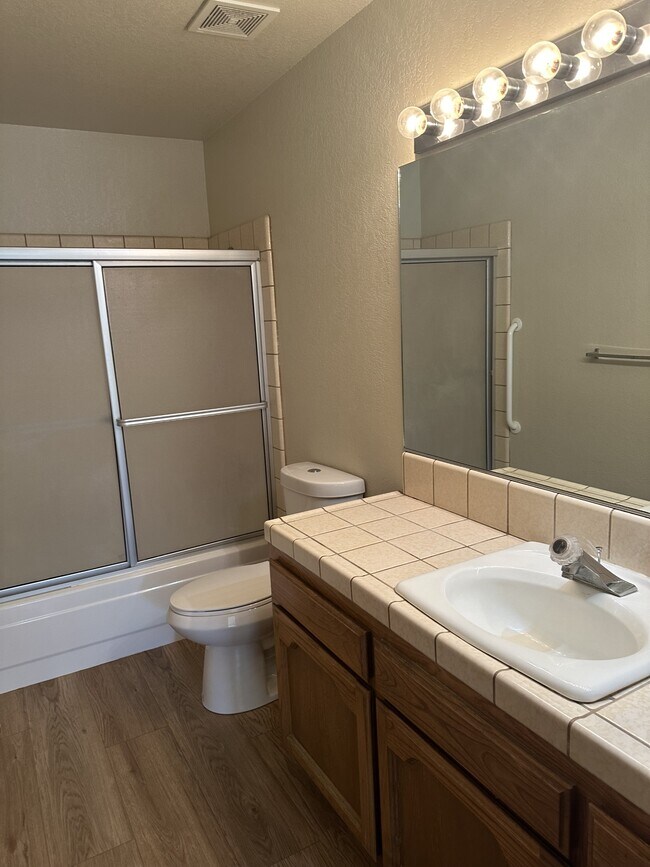 Foto del edificio - 49400 River Park Rd