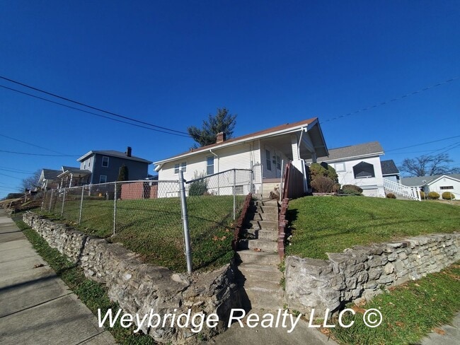 Foto del edificio - Newly Updated Two-bedroom house in North C...