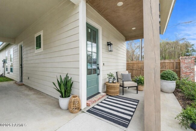 Building Photo - 121 Mayberry Grv St