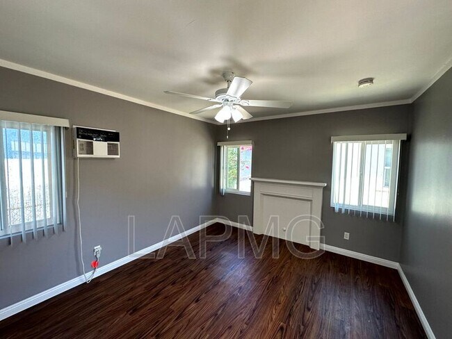 Building Photo - 2852 Guirado St