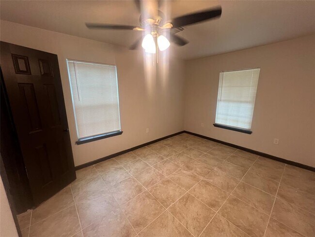 Foto del edificio - 5114 Dewberry St