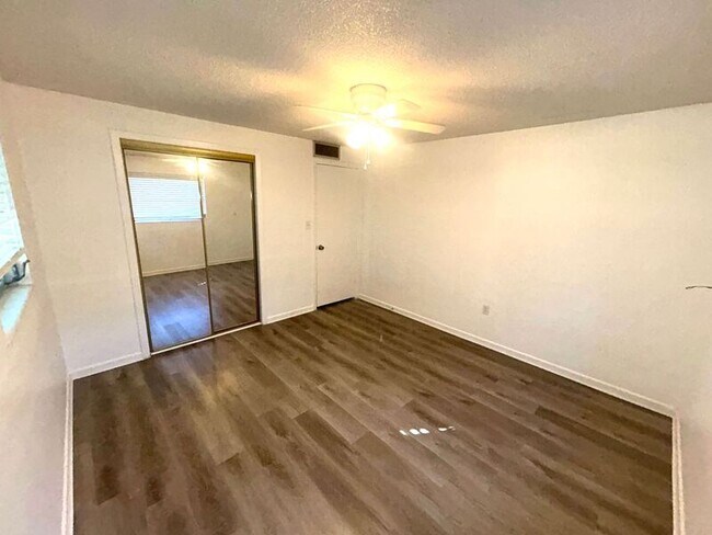 Foto del edificio - 621 Lakeview St