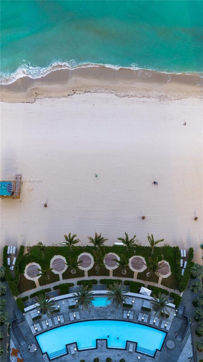 Foto del edificio - 18555 Collins Ave