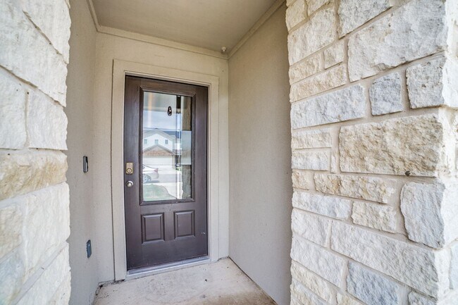 Foto del edificio - Welcome home to this 4/2/2 nestled in Whisper Falls