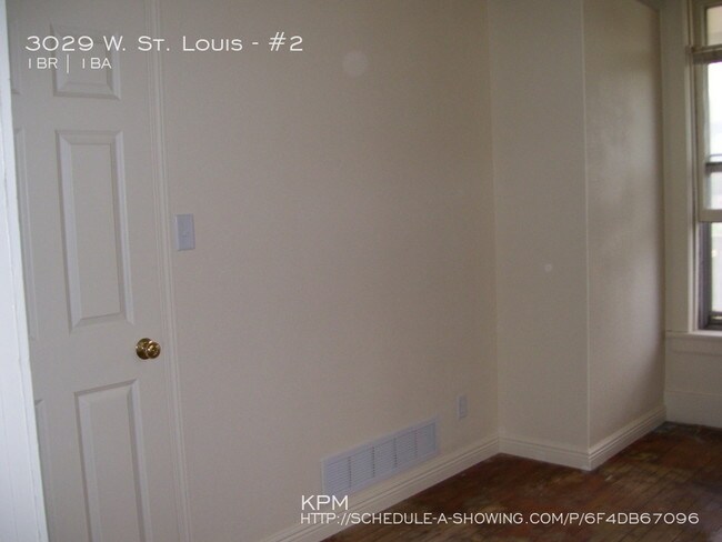 Building Photo - WEST SIDE 1 BEDROOM APARTMENT