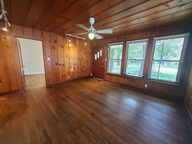 Building Photo - 4409 Merle Dr