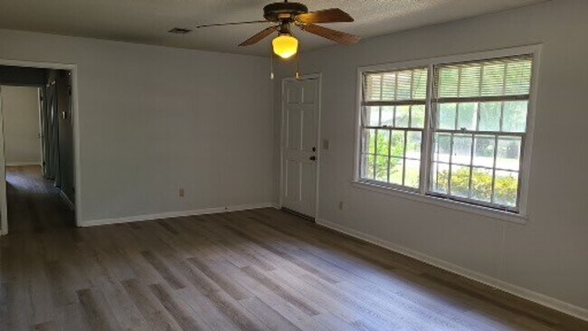 Foto del edificio - 645 Thorpe St