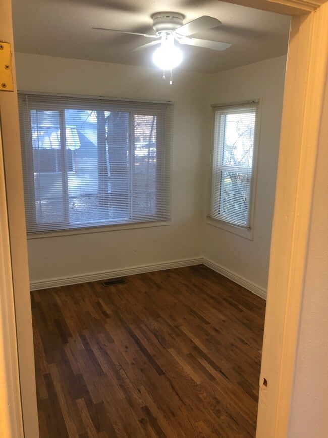 Building Photo - 1126 s 800 w