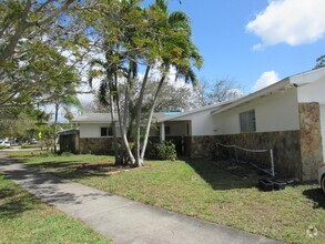 Building Photo - 1601 N Yale Dr