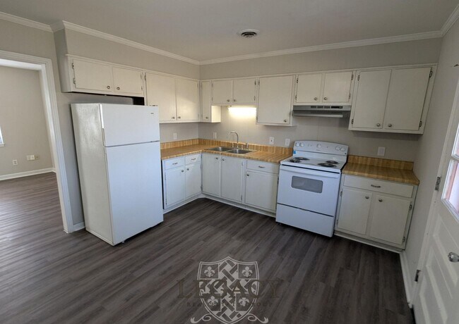 Building Photo - 413 Shawnee Dr