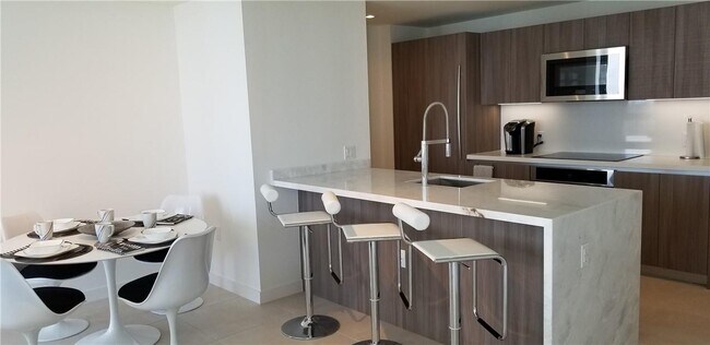 Foto del edificio - 401 Bayshore Dr