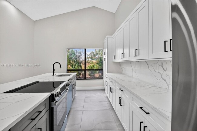 Foto del edificio - 9581 El Clair Ranch Rd